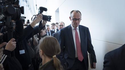 Friedrich Merz beim Verlassen seines Büros