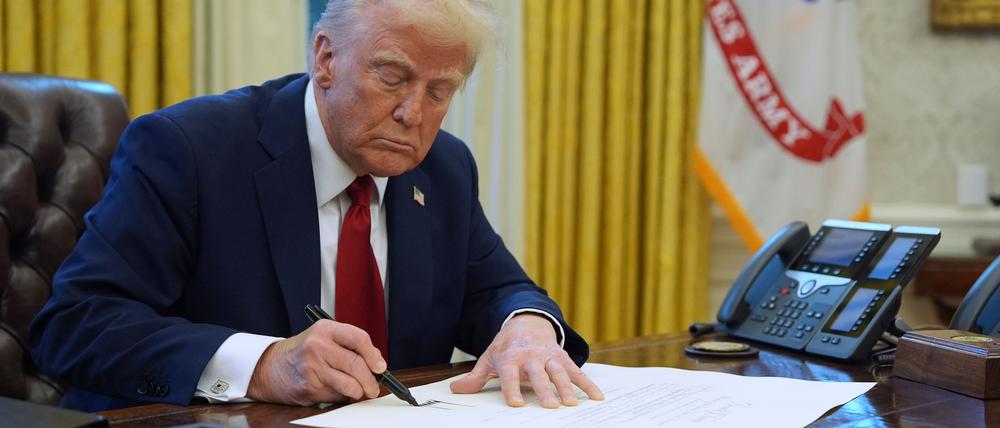 US-Präsident Donald Trump weicht auffallend aus auf Nachfragen dazu, ob er bereits mit Kremlchef Wladimir Putin telefoniert hat.