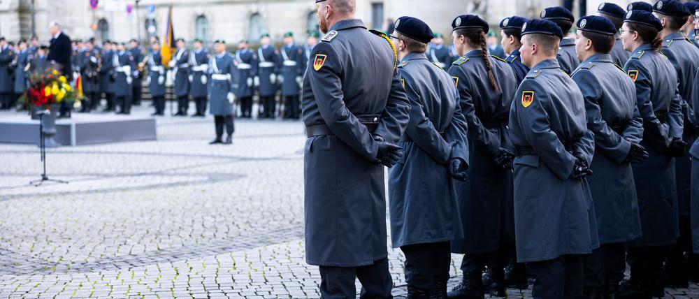 Die Bundeswehr soll gestärkt werden - muss aber mit weniger Soldaten auskommen.