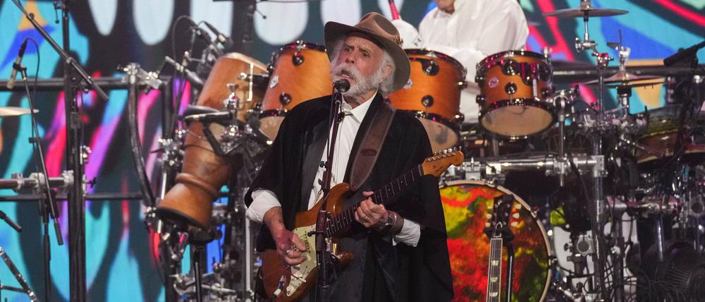 Bobby Weir (vorn) und Mickey Hart von Grateful Dead standen bei der Gala in Los Angeles auf der Bühne.