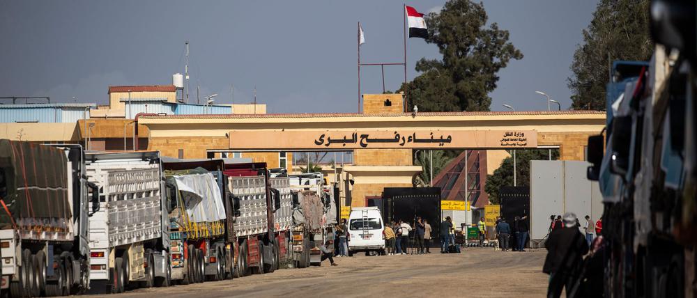 Mit der vereinbarten Waffenruhe in Gaza sollen auch die Hilfslieferungen über Rafah anlaufen.