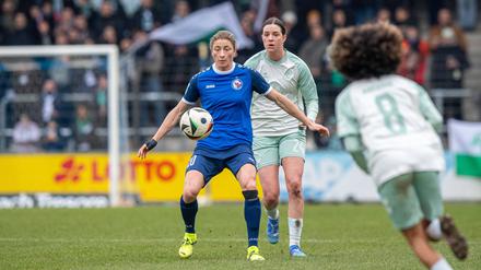 Bianca Schmidt (in blau) erzielte den zwischenzeitlichen Ausgleich.