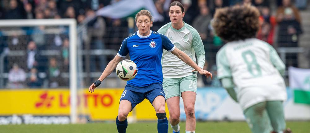 Bianca Schmidt (in blau) erzielte den zwischenzeitlichen Ausgleich.