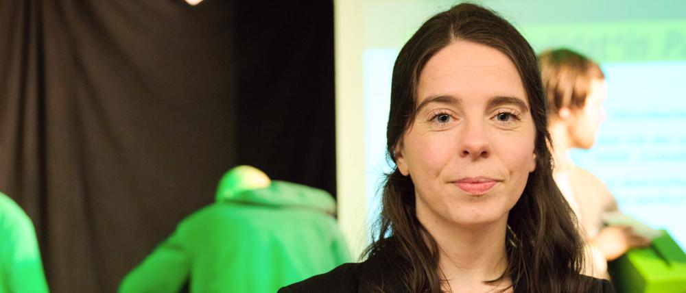 Julia Schneider (Bündnis 90/Die Grünen), Mitglied im Berliner Abgeordnetenhaus, lächelt nach ihrer Wahl zur Direktkandidatin für den Wahlkreis Berlin-Pankow zur kommenden Bundestagswahl. (Archivbild)