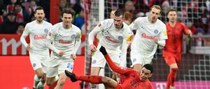 Jamal Musiala und seine Bayern wären gegen die tapferen Kieler beinahe noch gestrauchelt.