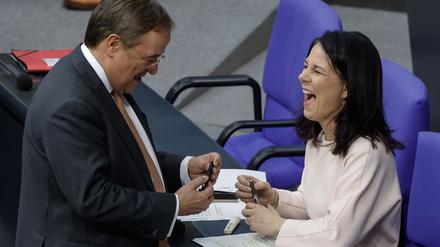 Armin Laschet und Annalena Baerbock im Bundestag.