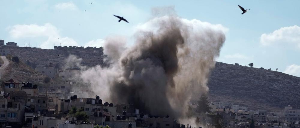 Explosion bei israelischem Militäreinsatz in Dschenin. (Archivbild)