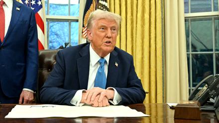 US-Präsident Donald Trump unterschrieb am Samstag ein weitreichendes Dekret, das Strafzölle auf Waren aus Kanada, Mexiko und China verhängt.