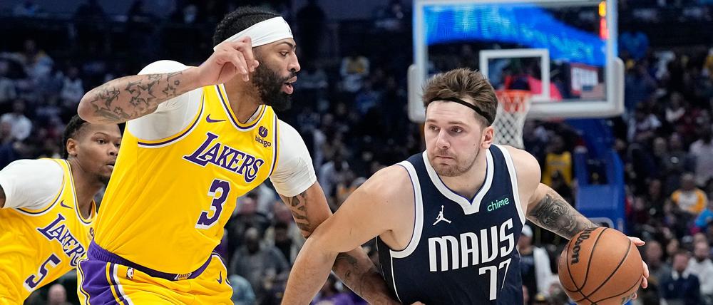 Anthony Davis (links) von den Los Angeles Lakers und Luka Dončić von den Dallas Mavericks tauschen wohl die Teams.