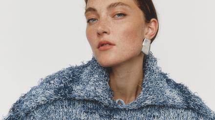 Dieser Pullover von Avenir ist aus alten Jeans gestrickt.