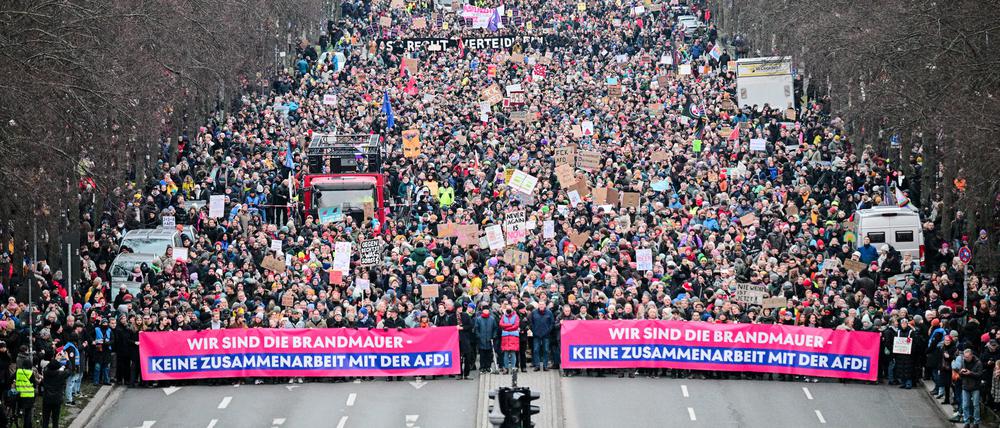 Breite Bündnisse: Nicht nur in Berlin gingen Tausende gegen das Vorgehen der Union auf die Straße.