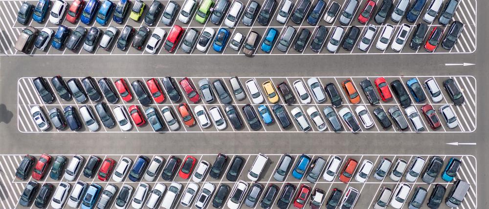 Jedes Fahrzeug muss versichert werden - und die Kfz-Policen werden laut Verivox-Umfrage teurer. (Illustration).