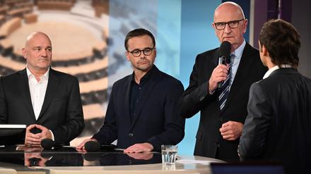 Brandenburgs CDU-Chef Jan Redmann (Mitte) wirft SPD und BSW nach ihrem Start Stillstand vor. Hier ist er mit Robert Crumbach (BSW) und Dietmar Woidke (SPD) zu sehen. (Archivbild) 
