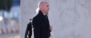 Luis Rubiales steht heute als Angeklagter vor Gericht.