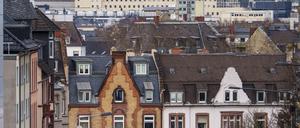 Blick vom Stadtteil „Sachsenhäuser Berg“ in Richtung Innenstadt. 