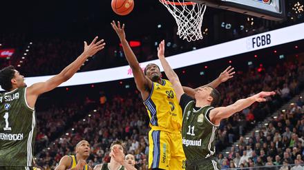 Albas Basketballer sind trotz der Niederlage in München zufrieden, Punkte fehlen aber weiterhin. 