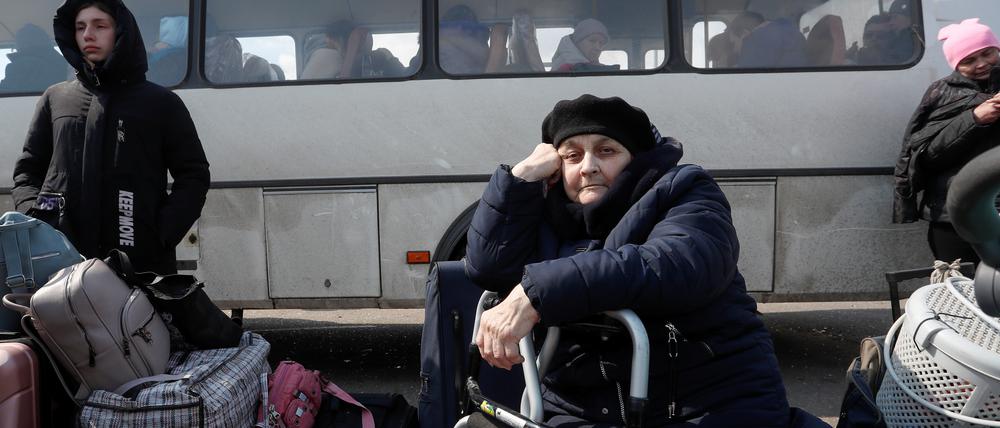 Bis zu 150.000 Menschen flohen laut ukrainischen Angaben Anfang 2022 aus Mariupol. Heute kehren einige zurück – unter anderem, weil sie sich das Leben in anderen Städten nicht leisten können. 