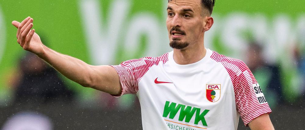 Mergim Berisha fehlt dem FC Augsburg wochenlang.