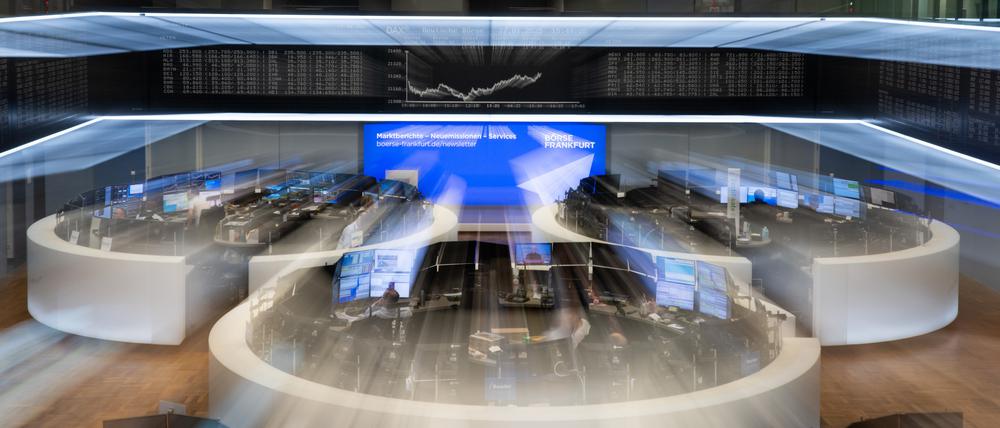 Händler im Handelssaal der Deutschen Börse. (Aufnahme mit Zoomeffekt) 