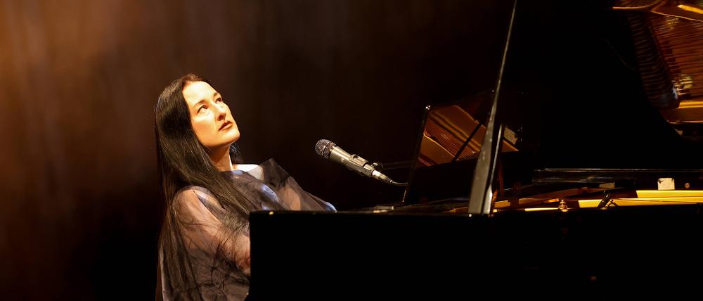 Zola Jesus bei ihrem Abschlusskonzert des CTM Festivals an der Volksbühne.