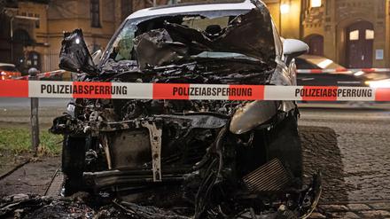 Immer wieder brennen Autos in Berlin - aktuell in Neukölln. (Illustration) 