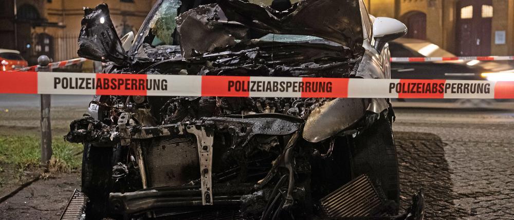 Immer wieder brennen Autos in Berlin - aktuell in Neukölln. (Illustration) 