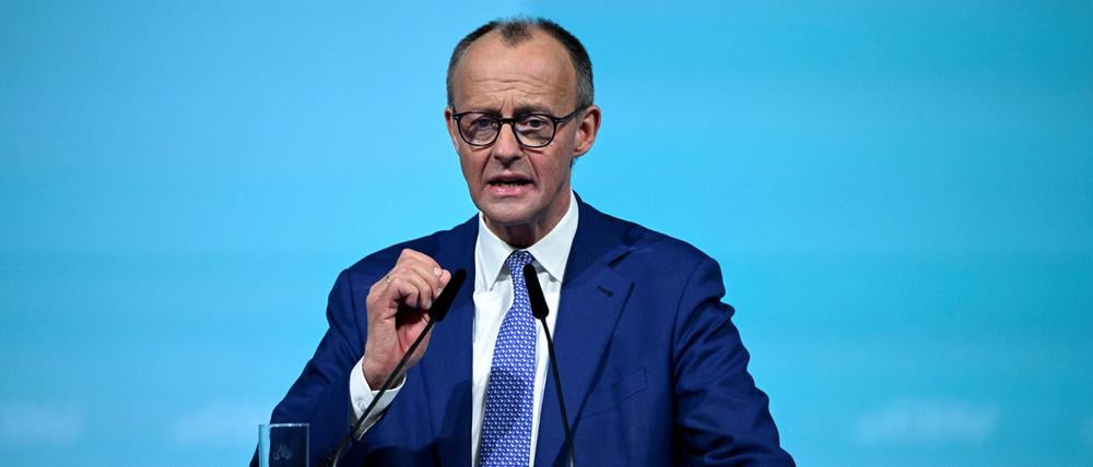 Friedrich Merz, Unions-Kanzlerkandidat und CDU-Bundesvorsitzender, spricht beim 37. Bundesparteitag der CDU in Berlin.