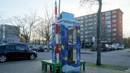 Diese Bücherbox wurde im Januar 2025 am Halemweg in Berlin-Charlottenburg aufgestellt.