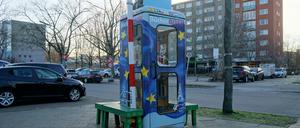 Diese Bücherbox wurde im Januar 2025 am Halemweg in Berlin-Charlottenburg aufgestellt.