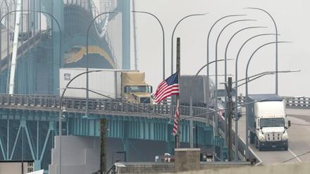 Erstmal läuft der Verkehr über die US-kanadische Grenze weiter wie bisher. (Archivbild)