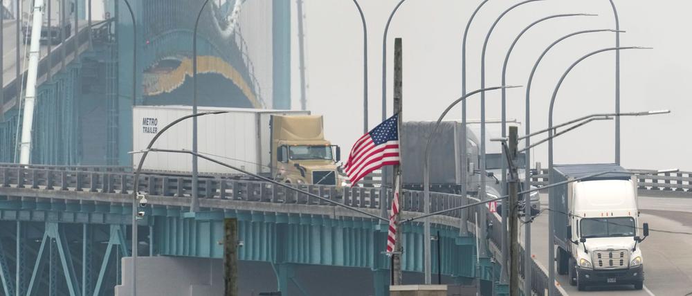 Erstmal läuft der Verkehr über die US-kanadische Grenze weiter wie bisher. (Archivbild)