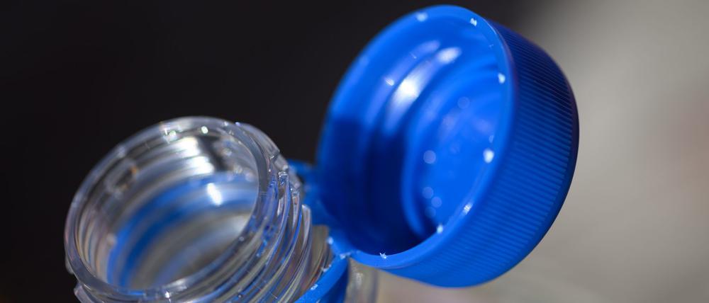 Am häufigsten fand das Forschungsteam in den Gewebeproben Partikel aus Polyethylen, das für Folien und Flaschen verwendet wird. (Symbolbild)