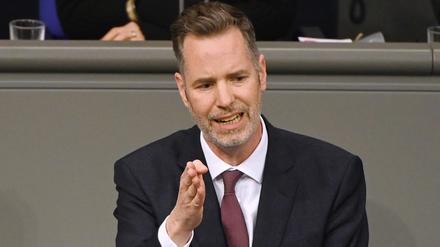 Christian Dürr, Fraktionsvorsitzender der FDP im Bundestag, spricht während der Debatte im Plenarsaal im Bundestag (Archivbild).