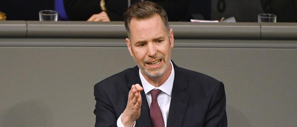 Christian Dürr, Fraktionsvorsitzender der FDP im Bundestag, spricht während der Debatte im Plenarsaal im Bundestag (Archivbild).