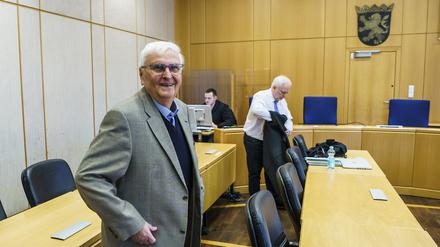Theo Zwanziger hatte sich akribisch auf seine Vernehmung vorbereitet und konnte mit seinen Einlassungen das Gericht überzeugen.