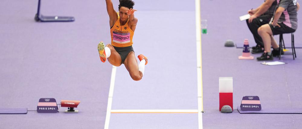 Olympiasiegerin Malaika Mihambo wird beim Leichtathletik-Meeting in Düsseldorf von einem längeren Absprungbalken als üblich abspringen.