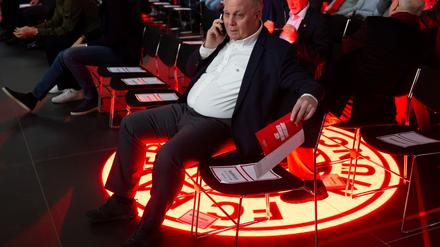 Uli Hoeneß hält an seinem Meisterversprechen fest.