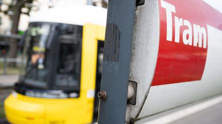 Am Hauptbahnhof Berlin wurde ein Mensch von einer Tram erfasst. (Symbolbild)