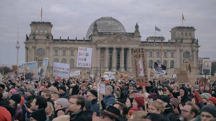 Zuletzt demonstrierten wieder Zehntausende gegen Populismus und Fremdenfeindlichkeit. Wissenschaftsorganisationen positionieren sich dagegen zögerlich.