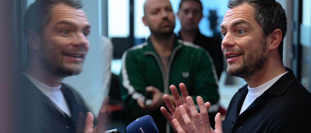 Leipzigs Sportchef Marcel Schäfer hat großes Vertrauen in Trainer Marco Rose.