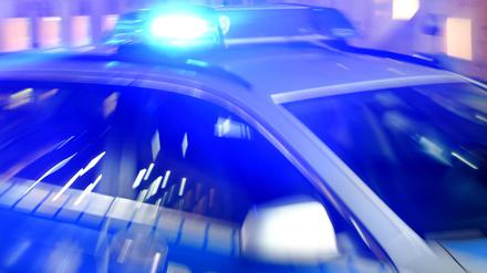 Ein Polizeiwagen im Einsatz (Symbolbild).