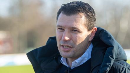 Sportdirektor Benjamin Weber will nichts von einer Trainerentlassung wissen.