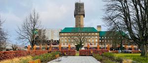 Stabholzgarten zwischen Rathaus Spandau und Havel am Lindenufer.Achtung, auf den Turm achten - Baustellenphase 2025.