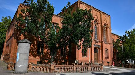 Hauptgebäude vom Gottfried-Arnold-Gymnasium Perleberg. Der Landesschülerrat schlägt die Abschaffung der Prüfungen in der zehnten Klasse an Gymnasien und von Noten in bestimmten Fächern vor. (Archivbild)
