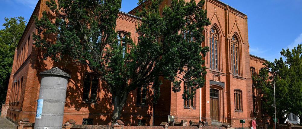 Hauptgebäude vom Gottfried-Arnold-Gymnasium Perleberg. Der Landesschülerrat schlägt die Abschaffung der Prüfungen in der zehnten Klasse an Gymnasien und von Noten in bestimmten Fächern vor. (Archivbild)