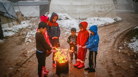 Das Flüchtlingslager Sendiyan in der Provinz Idlib ist eines von vielen, in denen Binnenvertrieben auch nach Kriegsende noch hausen.
