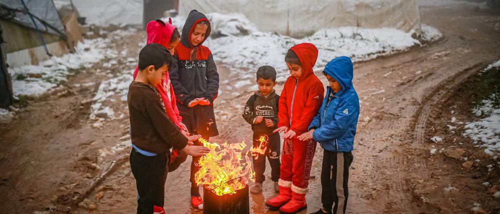 Das Flüchtlingslager Sendiyan in der Provinz Idlib ist eines von vielen, in denen Binnenvertrieben auch nach Kriegsende noch hausen.