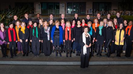 Konzert ohne Grenzen. Dirigentin Barbara Leifer mit dem Diplomatischen Chor Berlin. 