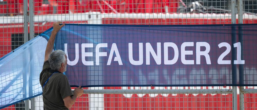 Ein Banner der U21-EM, die 2023 in Georgien und Rumänien stattfand.