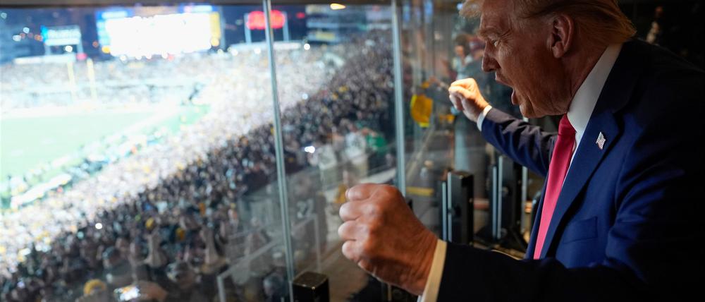 Donald Trump könnte als erster amtierender Präsident beim Super Bowl anwesend sein.